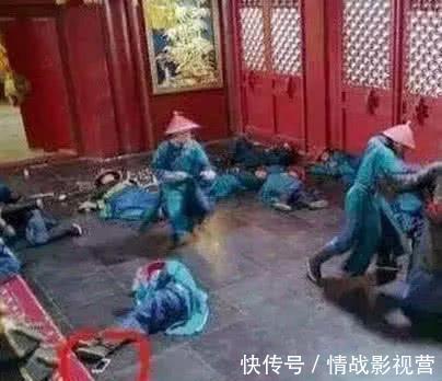 |搞笑穿帮镜头:皇上您画画的时候就把手机放下吧以免伤到龙体