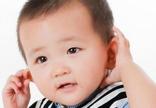 单纯型|宝妈好奇，挤了下宝宝耳朵上的'聪明孔'，医生：这种孔不能挤啊