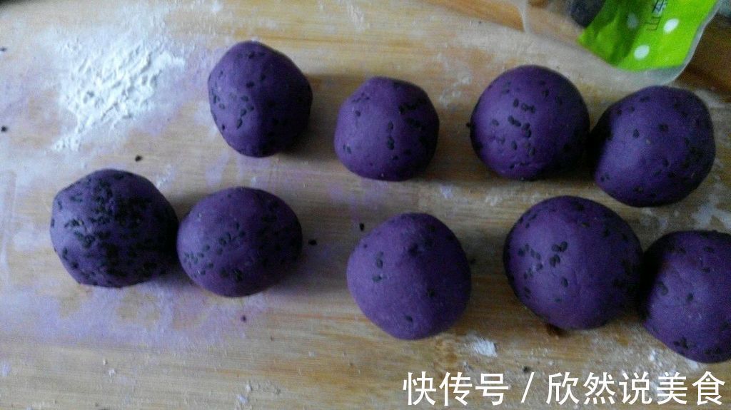 家庭版紫薯豆沙团，制作简单，美味好吃