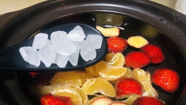 砂糖|咳嗽总不好90岁老奶奶用3种食材一起煮,润肺止咳,全家不咳嗽