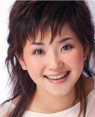 她当了15年央视主持人,竟然只是临时工?离开央视后被高薪聘回