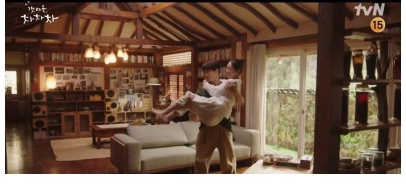 《海岸村恰恰恰》金宣虎申敏儿上演求婚接力,暖心角色领便当引爆泪腺