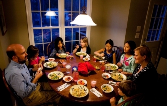 晚餐就|美国普通家庭的一日三餐,他们主要吃什么中国游客食物吃不惯