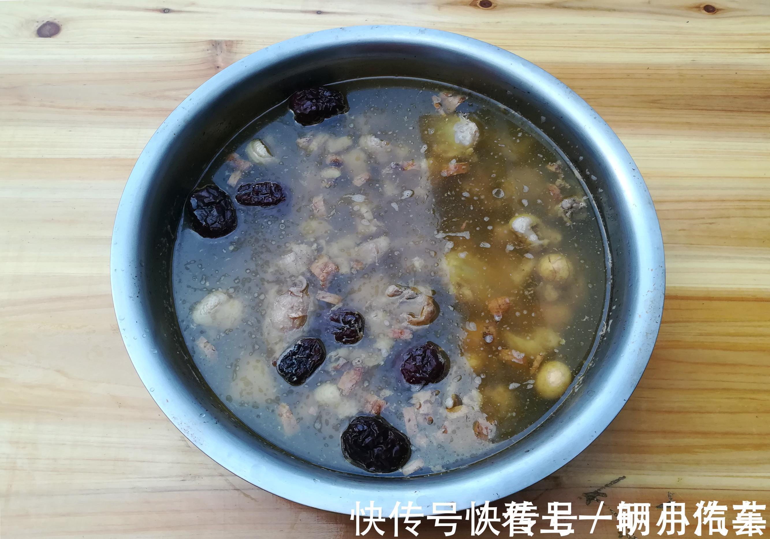 晒图|婆婆生日,小两口做了一桌菜,晒图被吐槽:第4个菜不该做