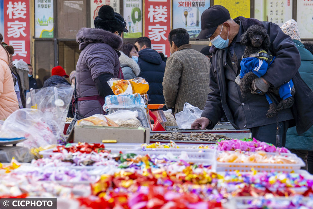 icphoto|河北秦皇岛：迎小年 赶年集 办年货 寻年味