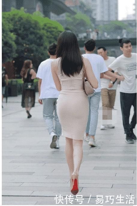 裙子|美丽的人，穿搭也是很好看的，背影更好看吧