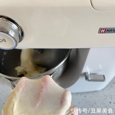 吃不腻的肉松面包卷这样做永远不开裂??