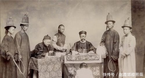 形象|清朝官员的真实形象百官上朝交头接耳，和珅的长相堪比四大美男