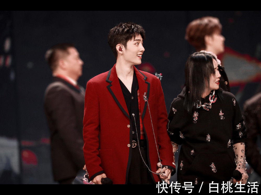 肖战再次登上报纸，跨年晚会收视率份额近50％，几分钟涨百万观众