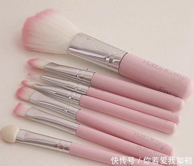 好习惯|每天化妆皮肤还嫩滑的人,一般有4个好习惯,“肤如凝脂”就是你