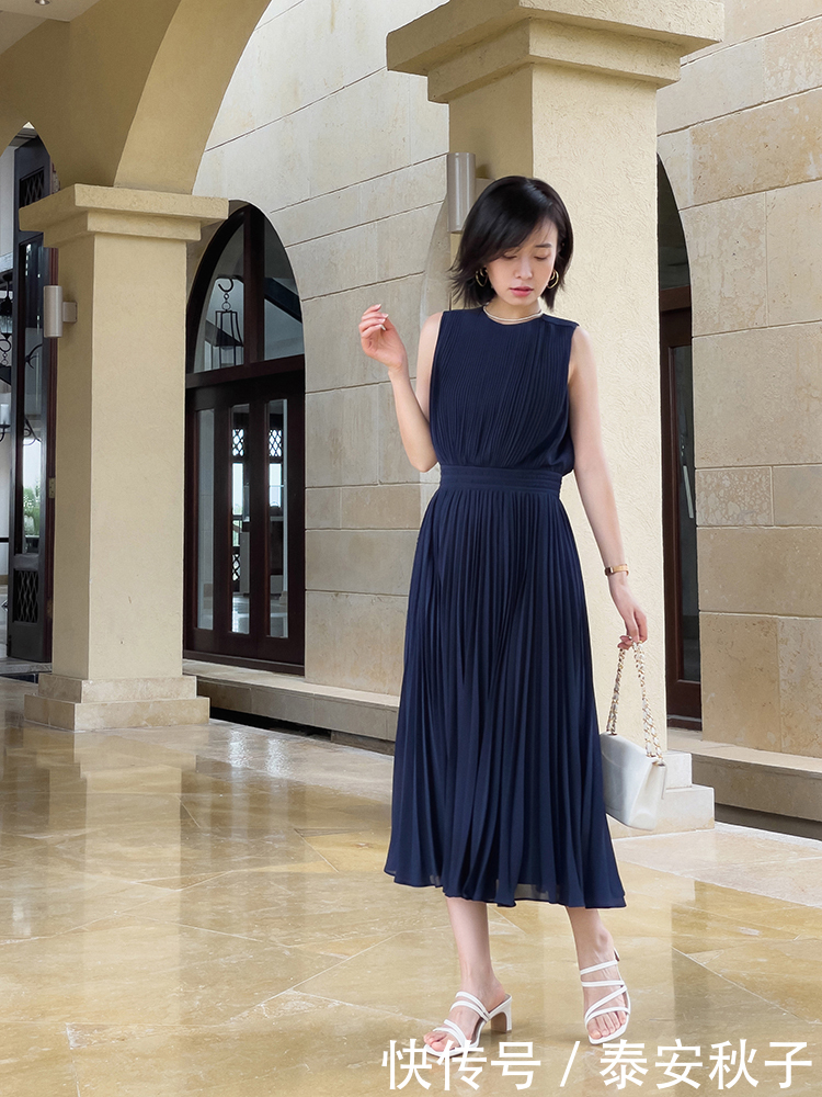 肩头处|天气太热怎么穿?美女教你夏日穿搭“小心机”:既清凉、又时尚!