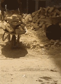 |搞笑GIF:嫂子为了让大哥戒烟 使尽了她浑身招数