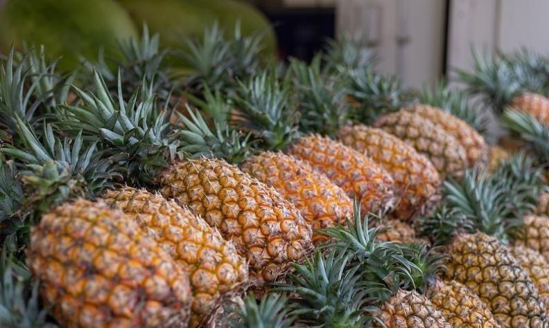 吃了几十年菠萝,才知道菠萝用冷盐水泡是错的,教你正确做法