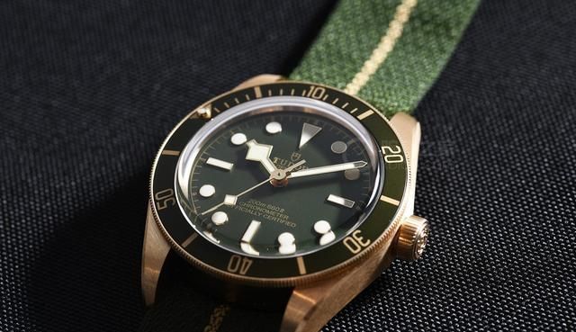 腕表|为何我们总爱绿表?品鉴帝舵碧湾1958型18K腕表