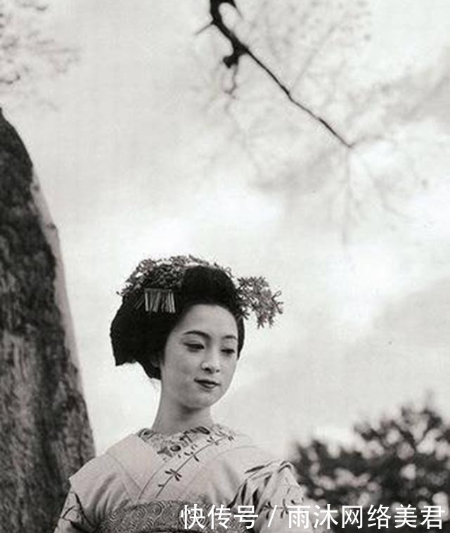 家庭|稳居花魁6年,她一场演出价值3万美金,换来的却是与家庭的决裂