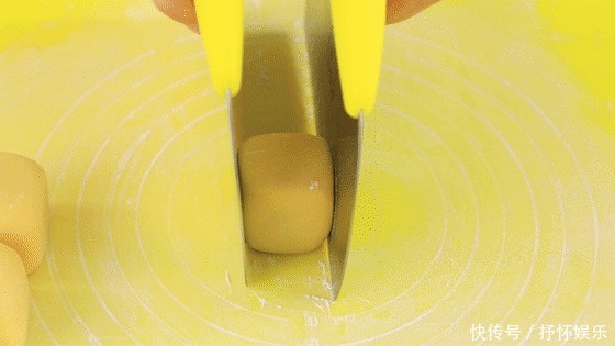 每天宅家学点烘焙小甜品,3步学会双层紫薯方糕,口感超丰富