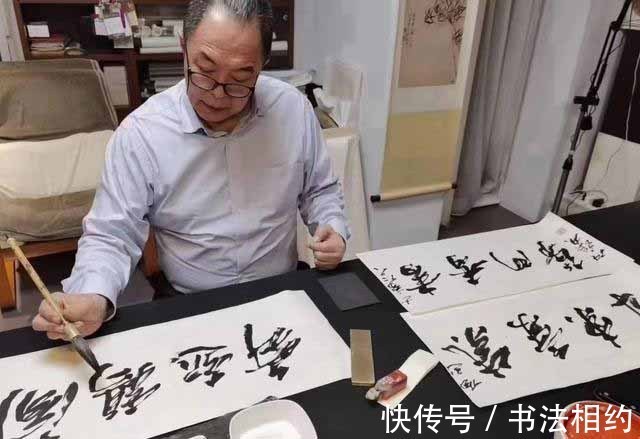 朋友说&物有所值?张铁林直播售“福”,一“福”1688,你会购买吗?