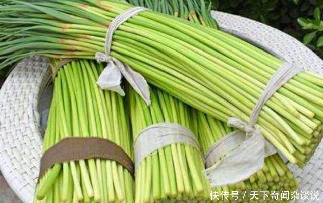 炒蒜苔前用焯水吗难怪蒜苔又硬又不入味,这样做,美味又健康