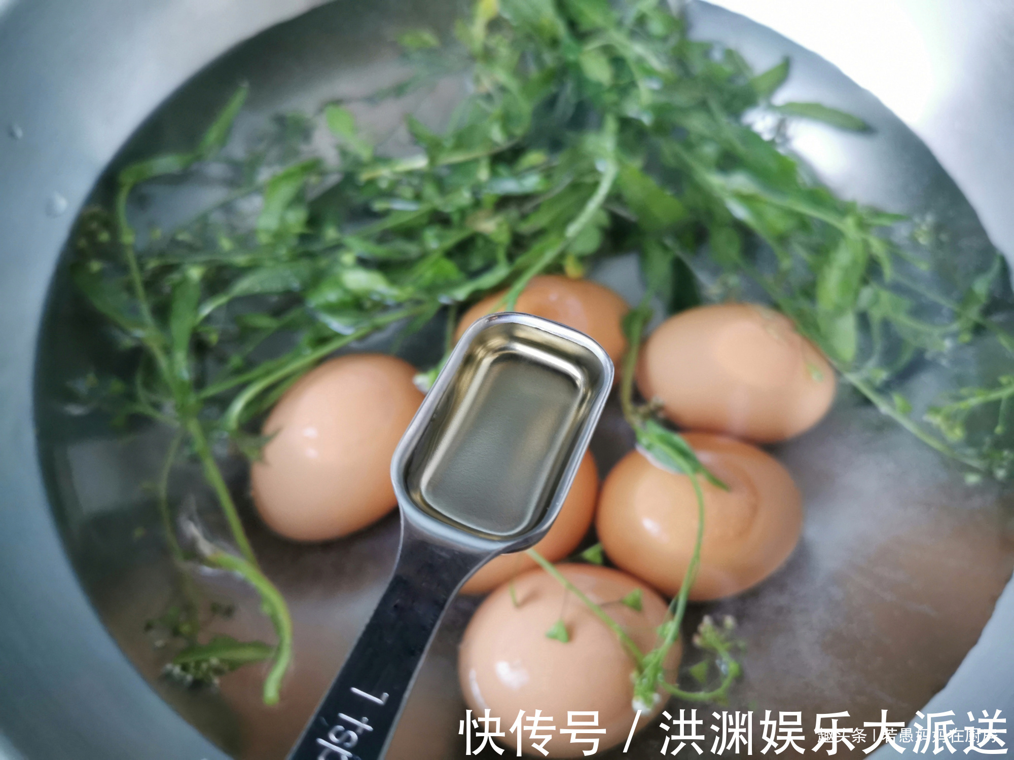 煮鸡蛋该用冷水还是热水教你煮鸡蛋的3个小窍门,不粘壳还好剥