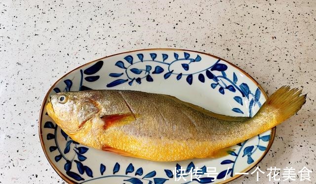 黄花鱼别再清蒸了,试一试这个做法,解馋还下饭!