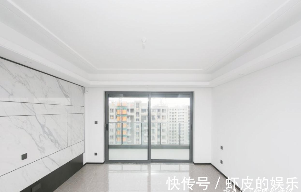 卧室|140㎡坚持穷装，光秃秃的大白墙，不做任何收纳，省钱到了极致