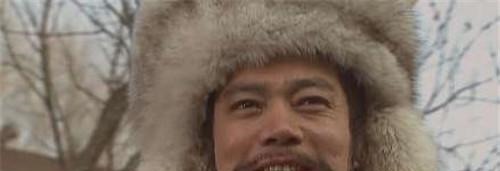 偷偷|皇帝偷偷在宰相官服上烧了个洞,许久后看到洞还在,立即给其升官