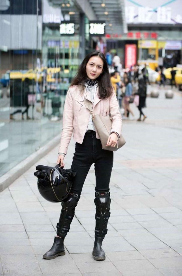 街拍小姐姐的气场好强大，很凉快的视觉享受