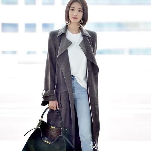 紧身裤|曾获校服大赛金奖，后被称为“短发女神”，造型搭配干练帅气