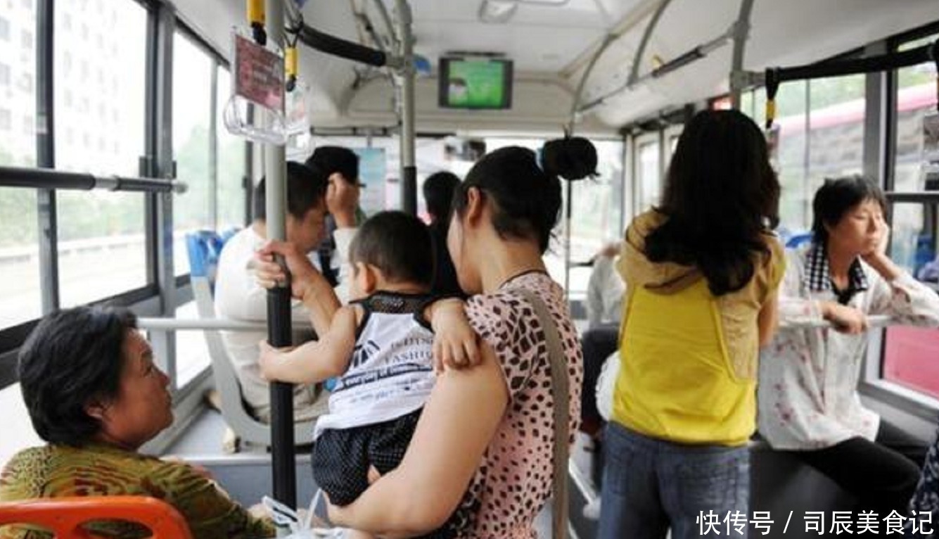 小学生|“买不起车还生孩子?”孕妇挤公交受羞辱,小学生霸气回怼太解气
