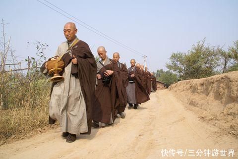 寺外立“禁止放钱”告诫牌，真实坚持苦修，这座寺庙获游客狂点赞