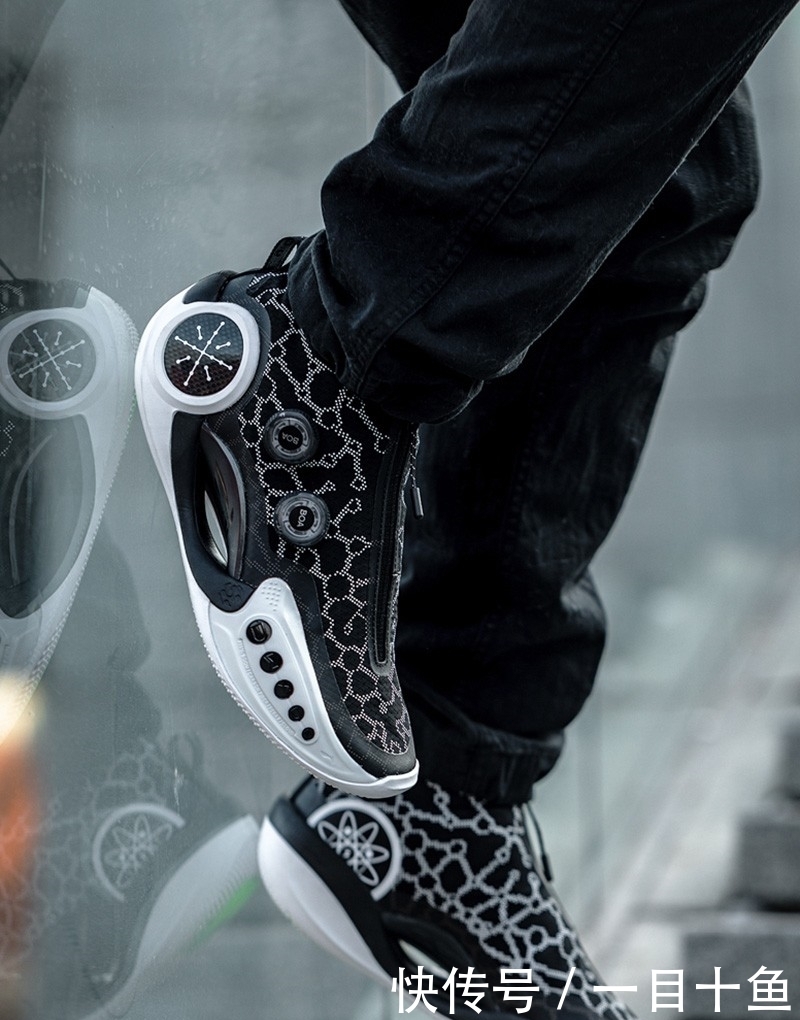 小编一年开箱这么多离谱球鞋！弟弟款AJ1破万！