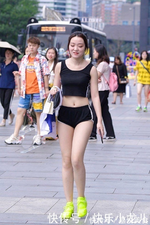 搭配 气质女生的简约风穿搭,青春靓丽感满满!