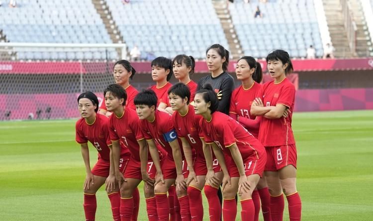 女足国家队|凌晨1点,足球报最新报道引爆争议,国足球迷吐槽:真是奇葩操作