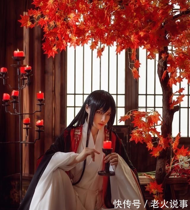 言生cos《哑舍》老板,红眼睛长头发,感觉青春又回来了