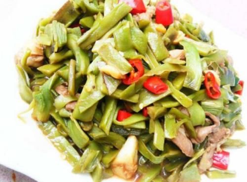 春天，吃鸡肉鸭肉不如吃这菜，简单炒一炒，清肠解油腻，肠道通畅了