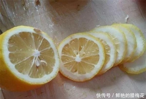 荷包蛋|煮荷包蛋时直接下锅煮就错了大厨教你1招,鸡蛋不生沫不散黄