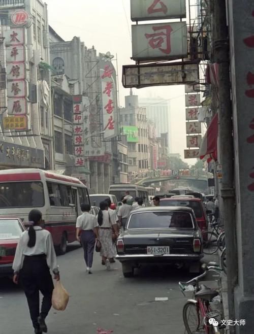 广州老照片：古建筑繁多，时髦女郎早已成为广州街头的亮丽风景线