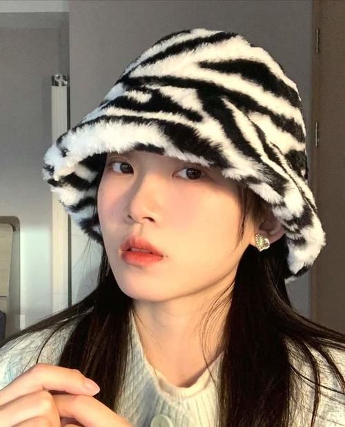 冬天必备三款帽子，搭配得当时髦又精致