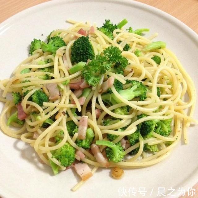 圣女果|24岁混血美女，好身材过目不忘，西蓝花这样吃教你拥有同款好身材