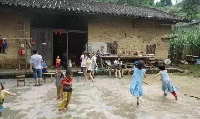 生娃|老汉21年生下15个孩子,75岁成网红,如今一家人生活怎么样