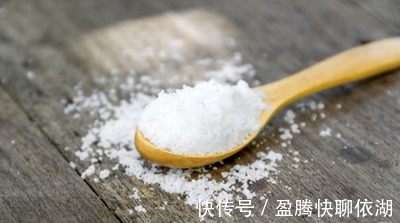 腰间盘突出|腰间盘突出用盐热敷好吗？治疗腰突还有哪些好的方法？