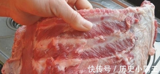 炖排骨汤|买排骨时怎么挑选？别只看肉多肉少，记住3招，容易买到好排骨