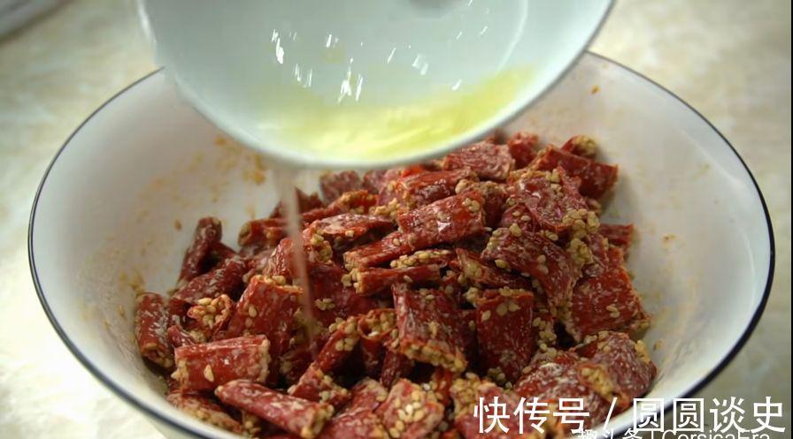 超市15元一斤的辣椒酥,教你在家做,能当零食能下酒,又香又脆