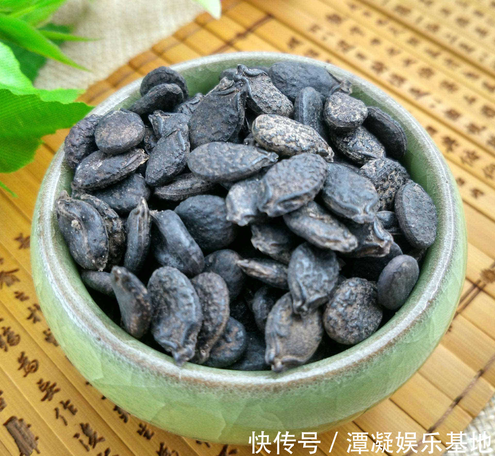 腰突|老军医献方:1把丝瓜籽加点酒,12年腰突彻底治愈,效果立竿见影