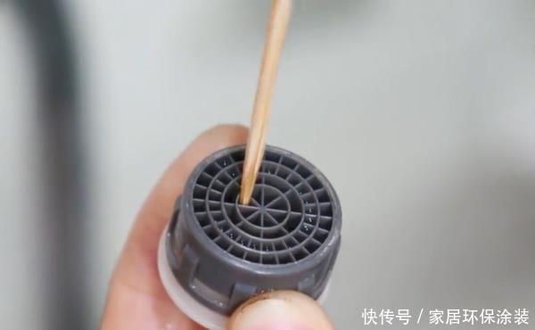 水龙头上放一根牙签,作用真是太厉害了,解决家家户户的大难题