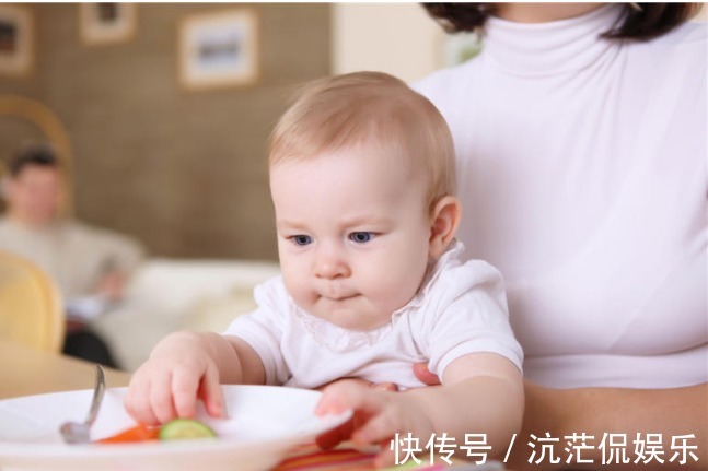 宝宝|别再喂一岁以内的宝宝吃这些!医生提醒一口都不行