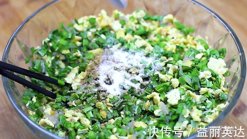 省时|韭菜馅饼学会这样做,不用发面省时省力又好吃,皮薄馅大凉了不硬