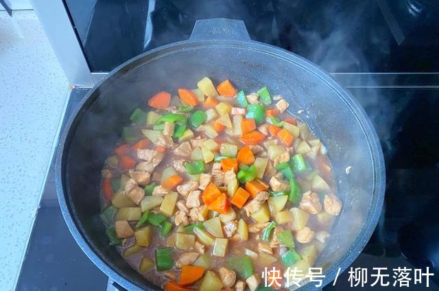 天冷了，就喜欢这种懒人盖浇饭，有菜有肉又有汤，拌米饭超香！