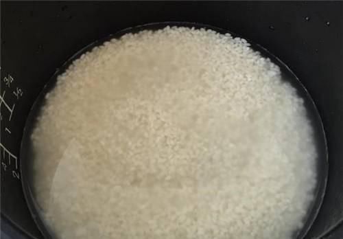 想吃糯米鸡不用买,在家做真材实料,一口气能吃2个,比茶市好吃