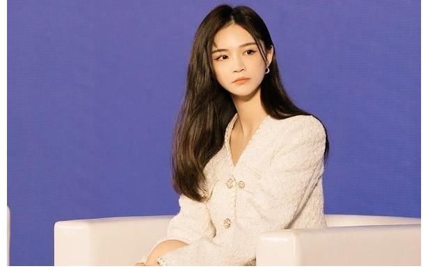 宸帆|“第一网红”雪梨：大三拿3000元创业，现年入30亿，和马云是朋友